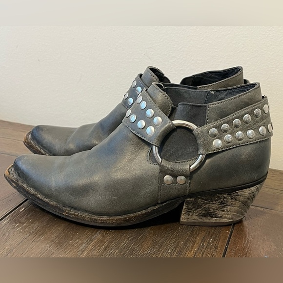 😎 Jeffrey Campbell Distressed Studded Booties Womens size 7 - Picture 2 of 10